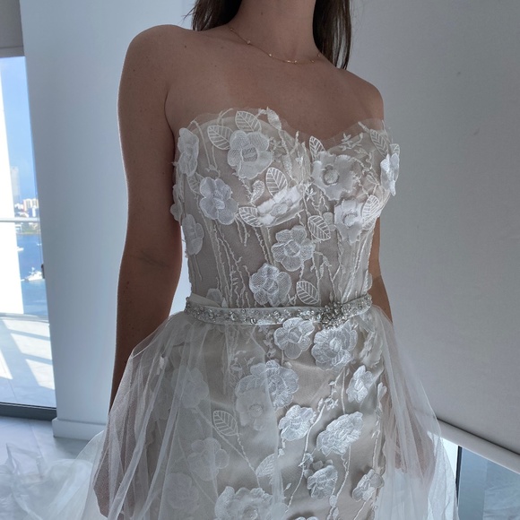 Mira Zwillinger wedding gown NEVER WORN - Picture 1 of 9